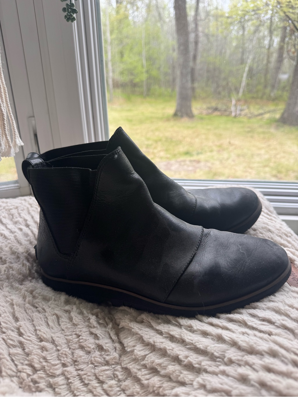 Sorel Black Leather Chelsea Ankle Boots
